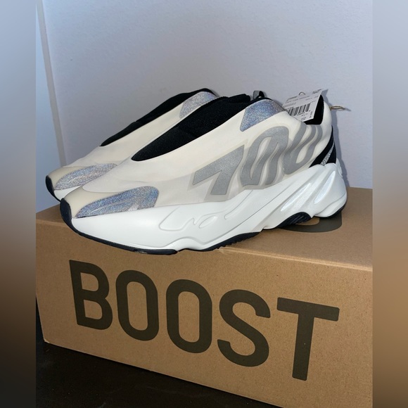 Brand New Yeezy 700 MNVM
